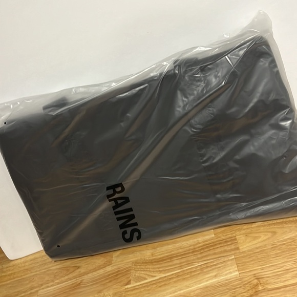 NEW Rains Gym Duffle/ Weekender Bag Black - Picture 13 of 15